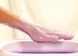Hand treatment with paraffine